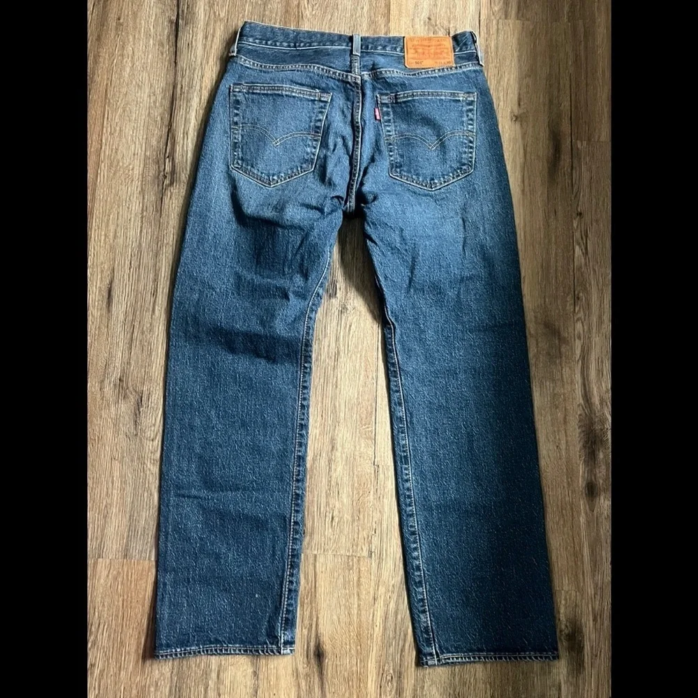 Levi’s 501 Straight Leg Denim Jeans Men’s 31x30 Classic Blue Casual Workwear EUC - Picture 3 of 11